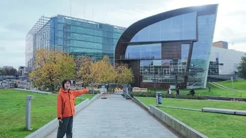 艺术馆背景拍照