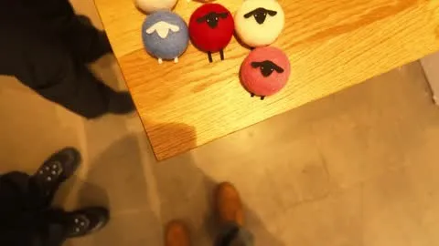小羊胸针展示
