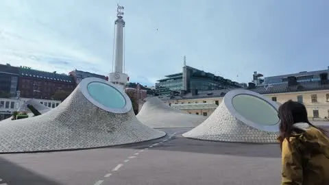 外星人建筑前轮流拍