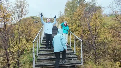 山腰跳舞
