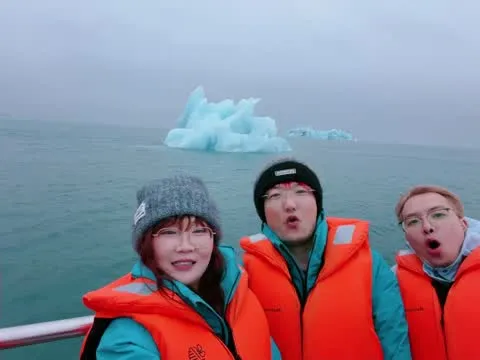 冰河湖游船结束，合照