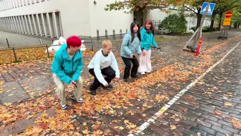 一起蹲起搞怪