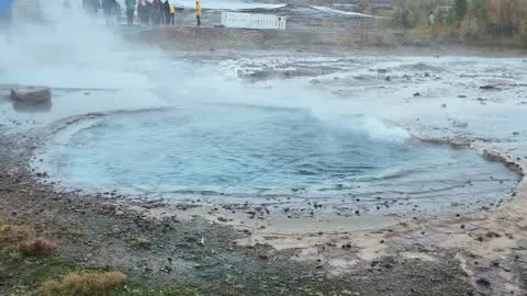 沸腾的间歇泉